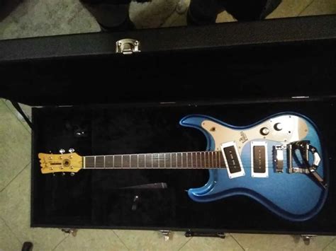 Йонни Рамон синяя гитара Mosrite Ventures модель металлик синяя ...