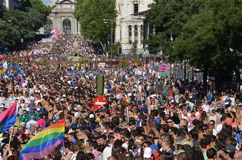 ESPAÑA EN EL MUNDO Más de un millón de personas por las calles en la marcha del Orgullo Gay de