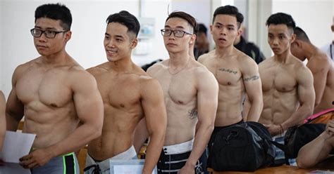 Hot boy Dàn trai đẹp cởi trần khoe múi nào ra múi 2sao