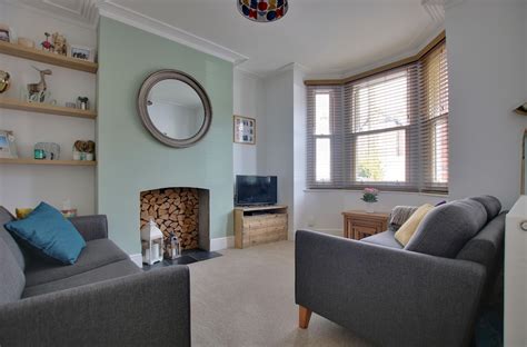 Two-Bedroom Semi-Detached Home for Sale on Charlton Road, London 15