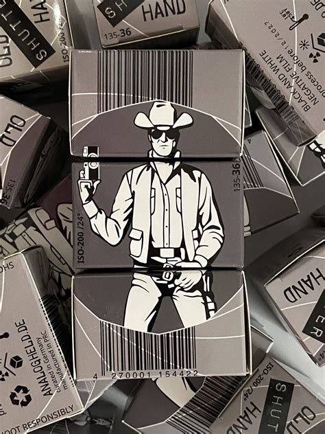 analogheld analogheld  shutter hand