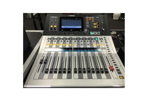 Mixer Yamaha Tf