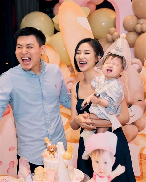 Salim sau khi lập gia đình Làm mẹ của em bé hot nhất MXH cười suốt ngày vì chồng sơ hở là