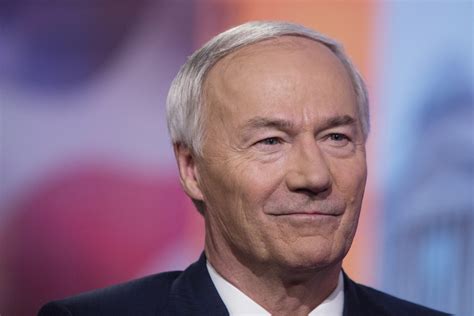 Arkansas's Asa Hutchinson Enters 2024 Presidential Race - Bloomberg