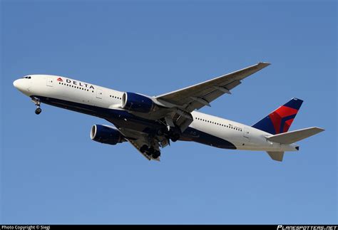 N Da Delta Air Lines Boeing Er Photo By Siegi Id