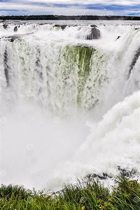 devil  throat  iguazu falls argentina stock photo image