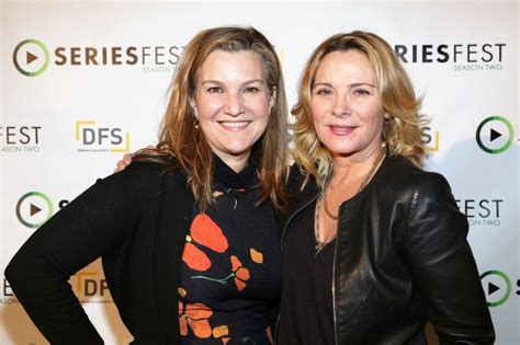 Derrière le retour de Kim Cattral Samantha Jones dans Sex and The City les complexités des