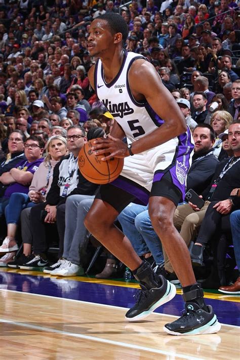 Deaaron Fox Signs With Curry Brand
