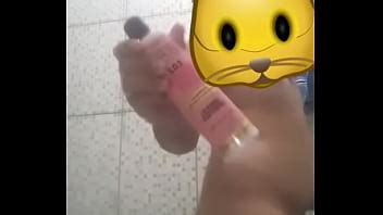 Urso Enfiando Shampoo No Cu XVIDEOS