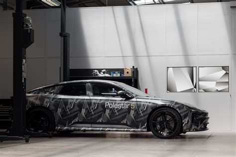 2025 Polestar 5 四门 GT 汽车由超长 SK On NMC 电池驱动的双电机提供 884 马力和 900 牛米动力 ...