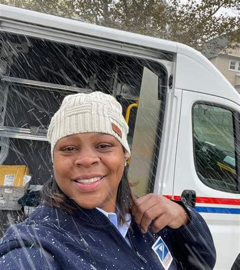 Feds Offer 250k Reward After Chicago Mail Carrier Killed On Her Route