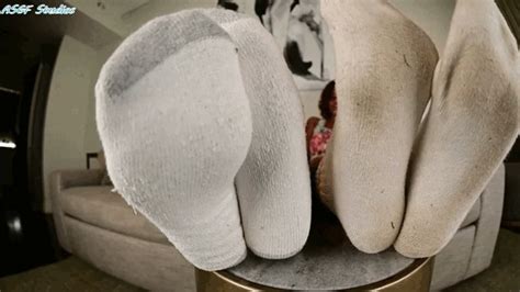 MILFs Moody Domi SCHMUTZIGE SOCKEN Pt 2 MP4 Amateur Soles Giantess And Footjobs Clips4sale