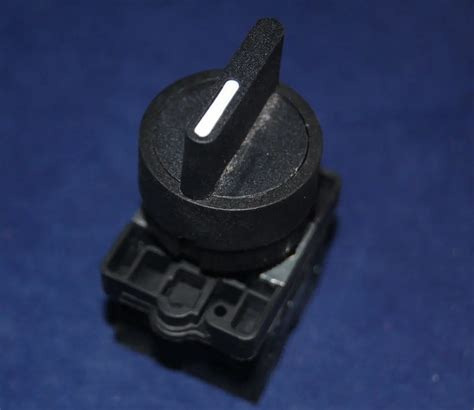 1PC 22MM Selector Switch With Standard Handle 3 Position Momentary PUSH