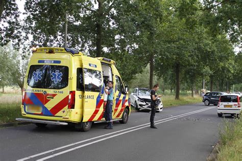 Twee Gewonden Bij Frontale Botsing Vondelweg In Haarlem