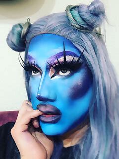 Drag Blows Dildo AShemaletube