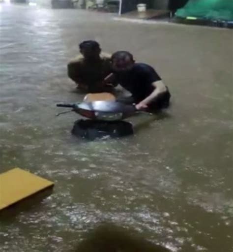 Heavy Rains Lash Gujarat Cm Holds Review Meeting Schools Colleges To Remain Closed Today