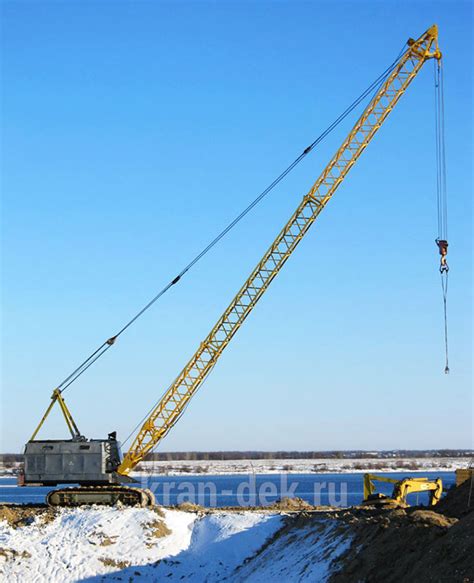 Гусеничный кран МКГ-40 (40 тонн) - купить, цена по запросу