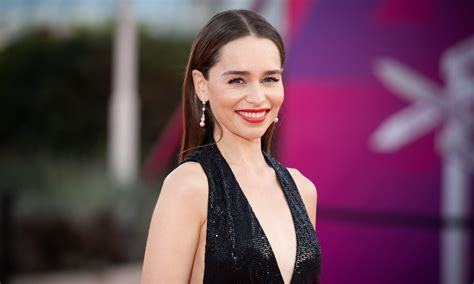 Emilia Clarke Dyed Her Hair Sunbeam Blonde For Summer