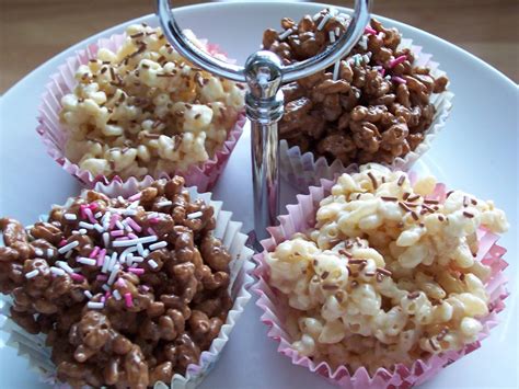 white chocolate marshmallow rice crispy cakes