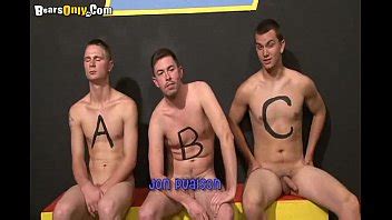 Hombre es maltratado y ordeñado Videos Porno Gay Sexo Gay