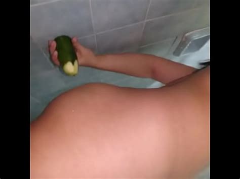 CULEADA EN EL BAÑO POR EL CULO CON UN PEPINO GRUESO BIEN PERRITA XVIDEOS