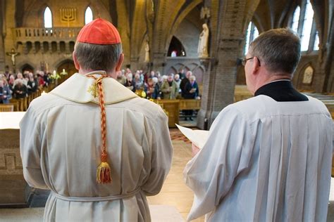 Schechen Paar Filmt Sich Beim Sex Auf Altar Kirche Muss Seltenes Ritual Am Opfertisch Vollziehen