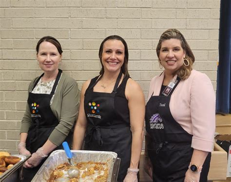 Dayton ISD celebrates Thanksgiving with students, families - Bluebonnet