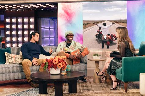 Kelly Clarkson And Tyler Posey Bond Over Love Of Getting Naked On Show