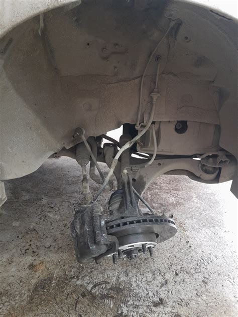 Замена передней подвески и ступичного подшипника — KIA Carens III, 2 л ...