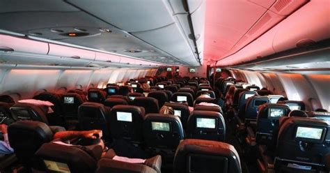 Should you recline your airplane seat? - CBS News