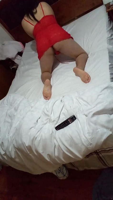 Naughty Amateur Showing Her Ass In Thong Panties Cnn Amador