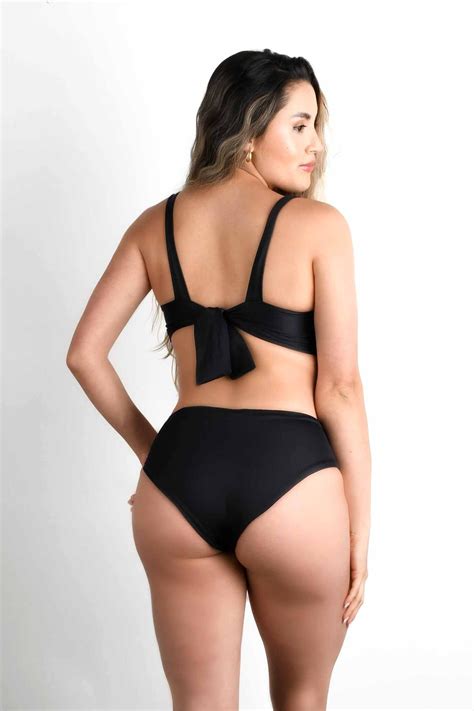 Bikini Negro Con Copas De Realce Sofisticaci N Y Glamour En La Playa
