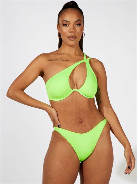 8 Top Danielle Mackey Bikini Pics CollegePill