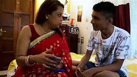 Desi Bhabi Gets Hardcore Screwed By Dewar Xhamster