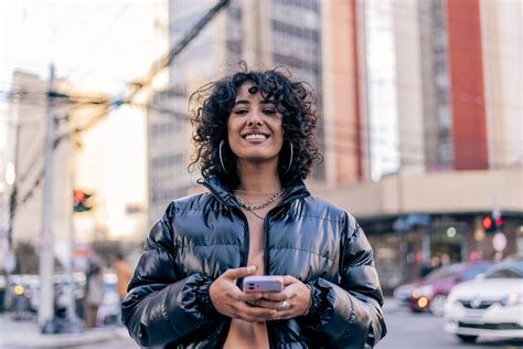 A vaga dos sonhos no Starbucks: salário de 6 dígitos, viajar o mundo