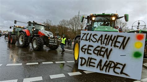 Bauernproteste In Berlin Landwirte Demonstrieren Mit Traktoren Gegen