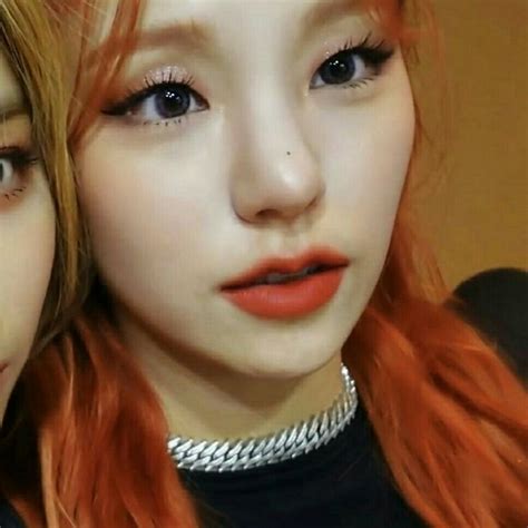 Pin By Kay On Itzy Itzy Blonde With Pink Pink Hair