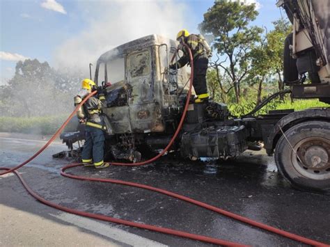 Portal Campo Belo Carreta Pega Fogo Na BR 354