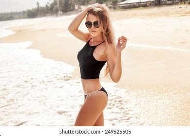 90 906 Blonde Model Beach Images Stock Photos Vectors Shutterstock