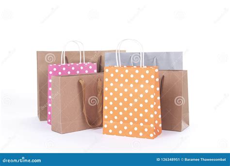 Sacos De Compras De Papel Coloridos Isolados No Fundo Branco Imagem De