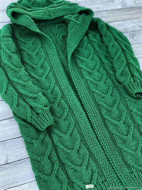 Длинный женский вязаный кардиган с капюшоном цвета травы на заказ в ...