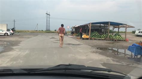 BIZARRE MEN RUNNING NAKED NEAR ROAD ThisVid