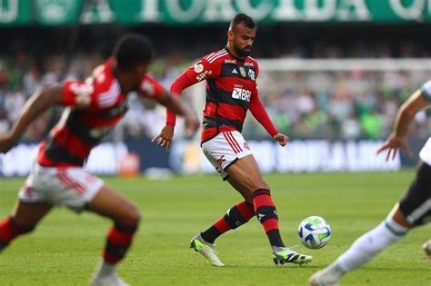 Fabrício Bruno rejeita primeira proposta de renovação do Flamengo