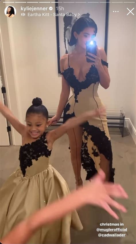 Kylie Jenner Y Su Hija Stormi Combinaron Sus Vestidos En La Fiesta