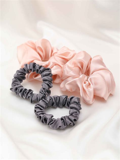 Набор из 4 шелковых резинок для волос разного цвета - цена 1600 рублей ...