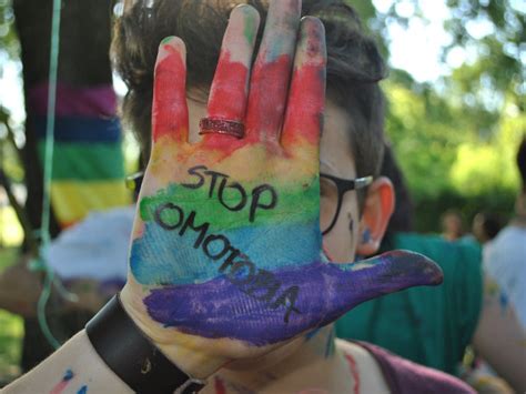 Civitavecchia Botte A Un Diciannovenne Perch Gay Gay It