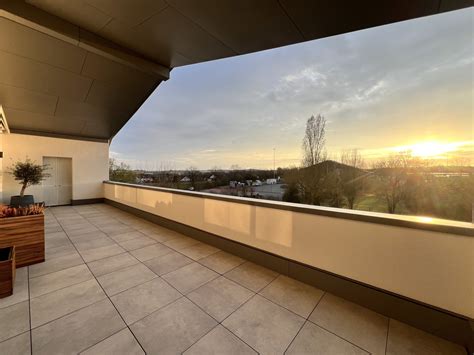 HIGHLIGHT Moderne DG Wohnung mit zwei großen Dachterrassen Lift und 4