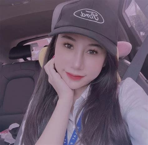 Hot girl Đà Lạt khoe nhan sắc vạn người mê bên xe Ford Titanic Nơi mọi thứ được chia sẻ