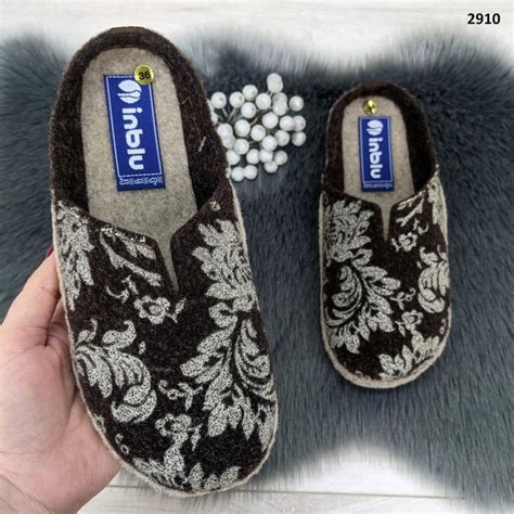 Жіночі кімнатні тапочки для ламінату Inblu коричневі фетрові з принтом ...