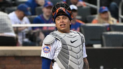 Mets' Alvarez a master at stealing strikes behind plate - Newsday